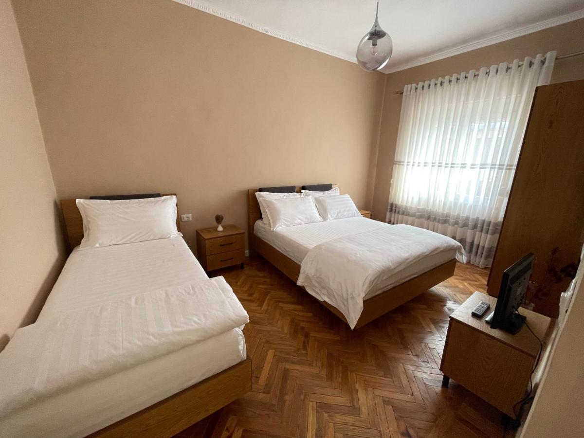 Joni & Joy Center Apartment Berat Kültér fotó