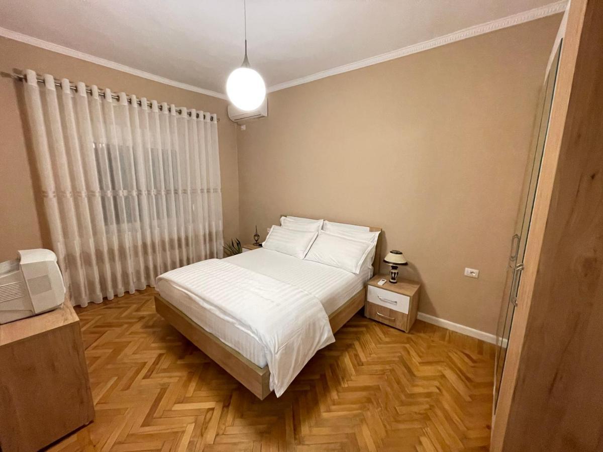Joni & Joy Center Apartment Berat Kültér fotó